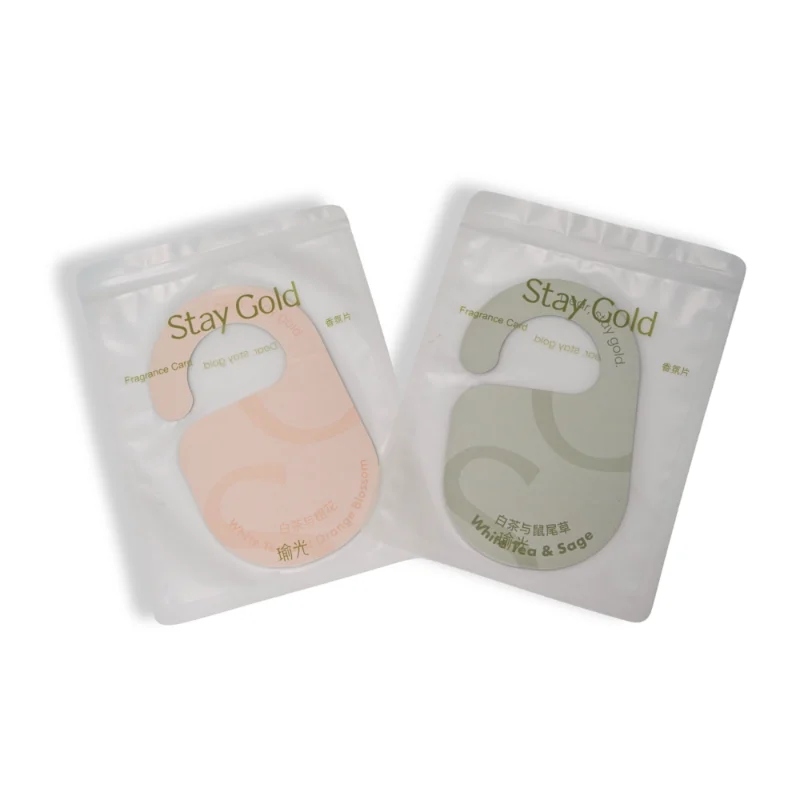 Máy làm mát không khí móc treo cửa thơm Stay Gold được đóng gói trong túi màu trắng
