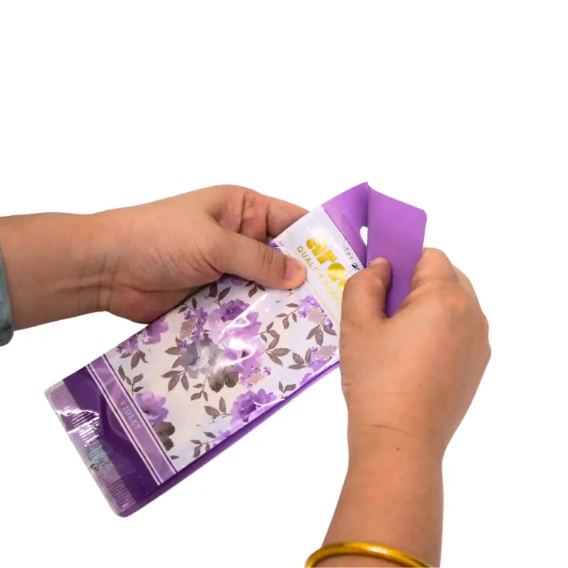 Tay mở máy làm mát không khí bằng giấy thơm màu tím